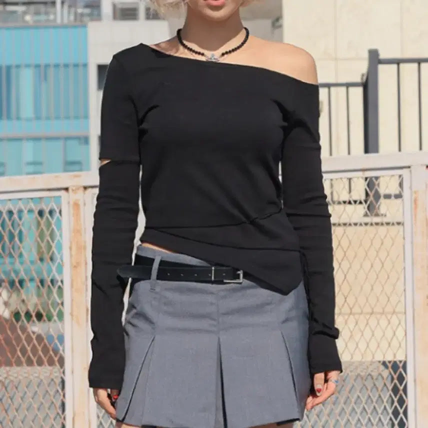 [BUNJANG] Highschool Disco One-Shoulder Long Sleeve Top / 컷아웃 원숄더 스트랩 롱슬리브