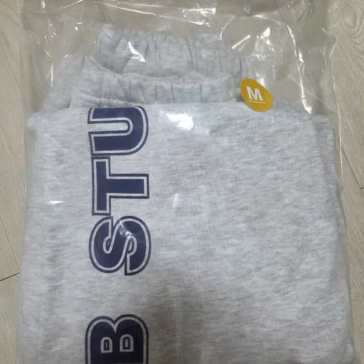 [BUNJANG] IAB Studio Sweatpants Light Gray / [M사이즈] 아이앱스튜디오 스웨트 조거 팬츠 라이트 그레이 새제품 판매