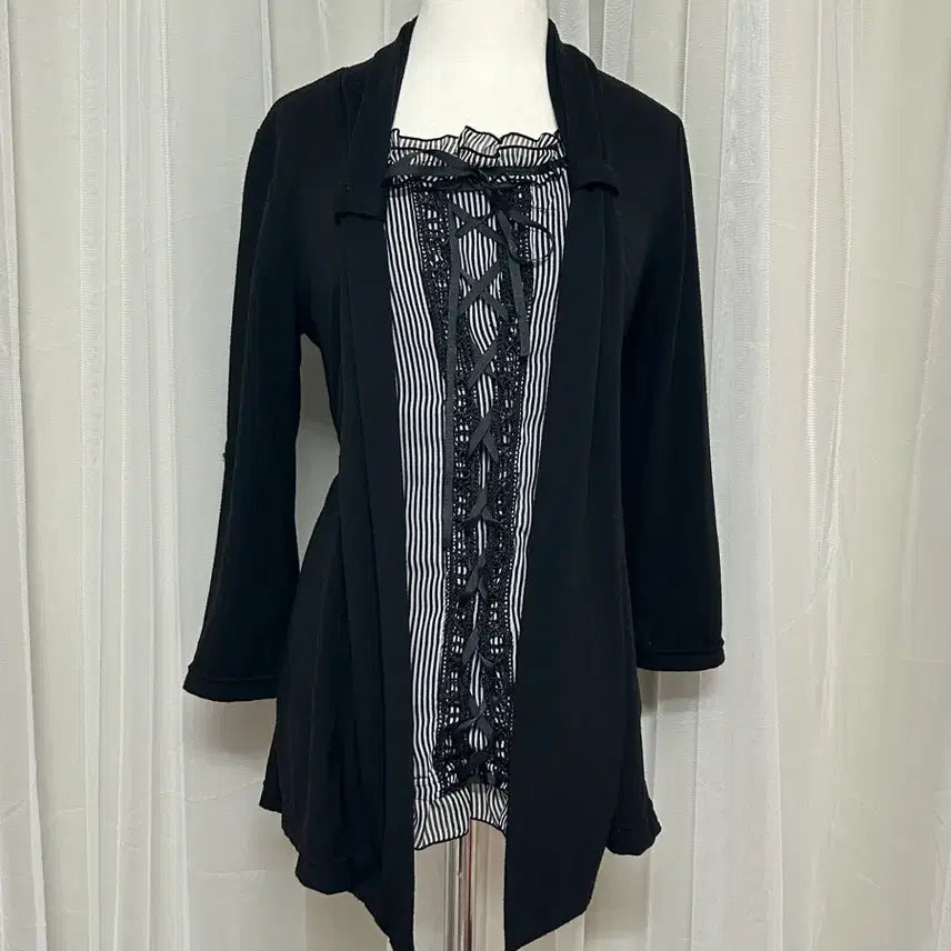[BUNJANG] Gonggemyeoju Eyelet Ribbon Top / 공겜여주 아일렛 리본 탑 고스고딕