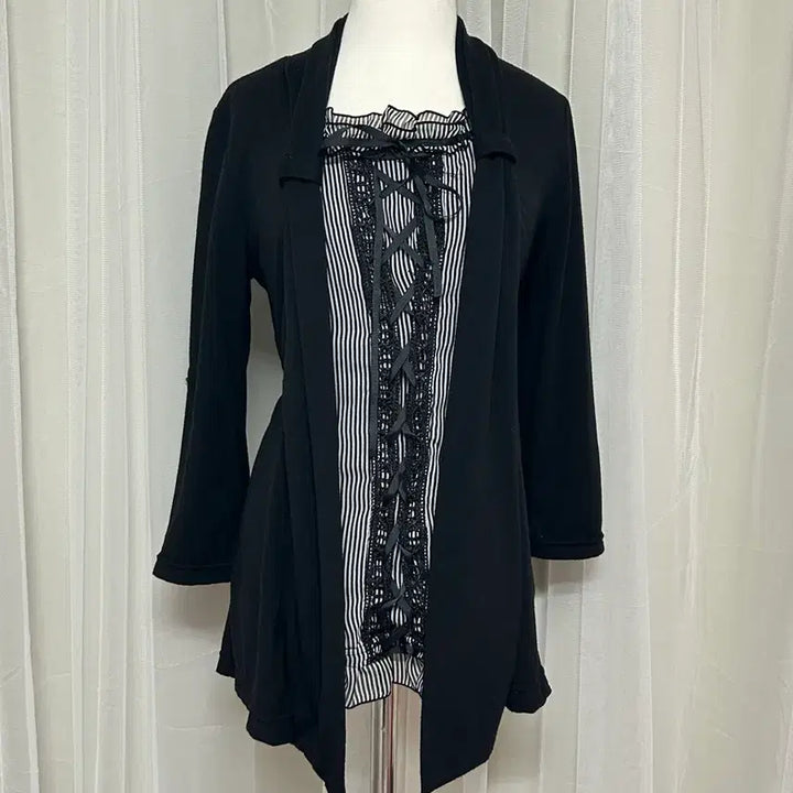 [BUNJANG] Gonggemyeoju Eyelet Ribbon Top / 공겜여주 아일렛 리본 탑 고스고딕