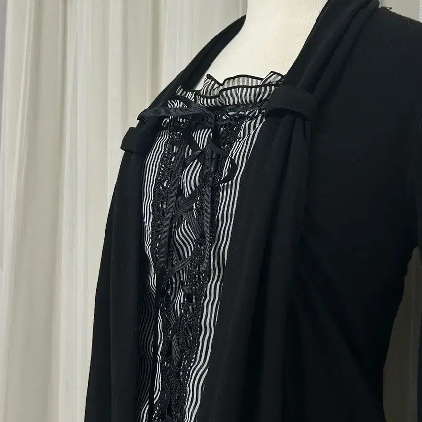 [BUNJANG] Gonggemyeoju Eyelet Ribbon Top / 공겜여주 아일렛 리본 탑 고스고딕