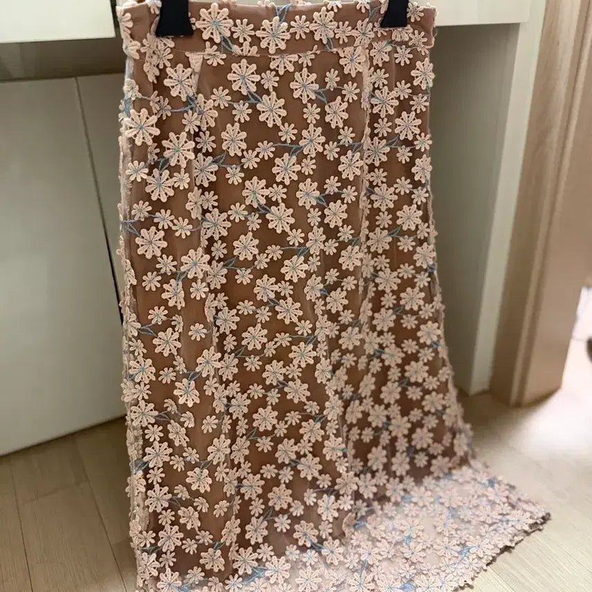 [BUNJANG] Anna Sui Floral Embroidered Lace Skirt / 안나수이 플라워자수 레이스 스커트 밴딩스킨톤뒷트임샤롱치마꽃무늬하객룩돌잔치