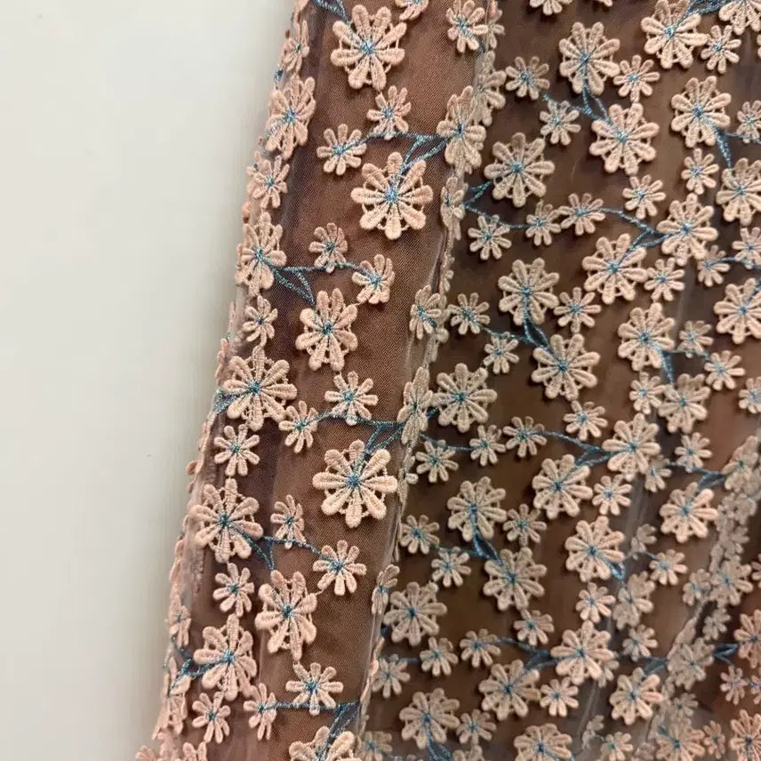 [BUNJANG] Anna Sui Floral Embroidered Lace Skirt / 안나수이 플라워자수 레이스 스커트 밴딩스킨톤뒷트임샤롱치마꽃무늬하객룩돌잔치