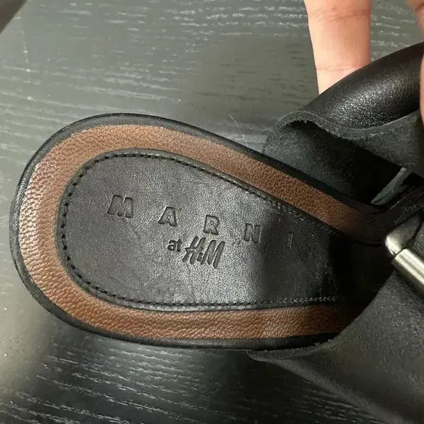 [SOLD OUT] 마르니 at H&amp;M 힐 샌들