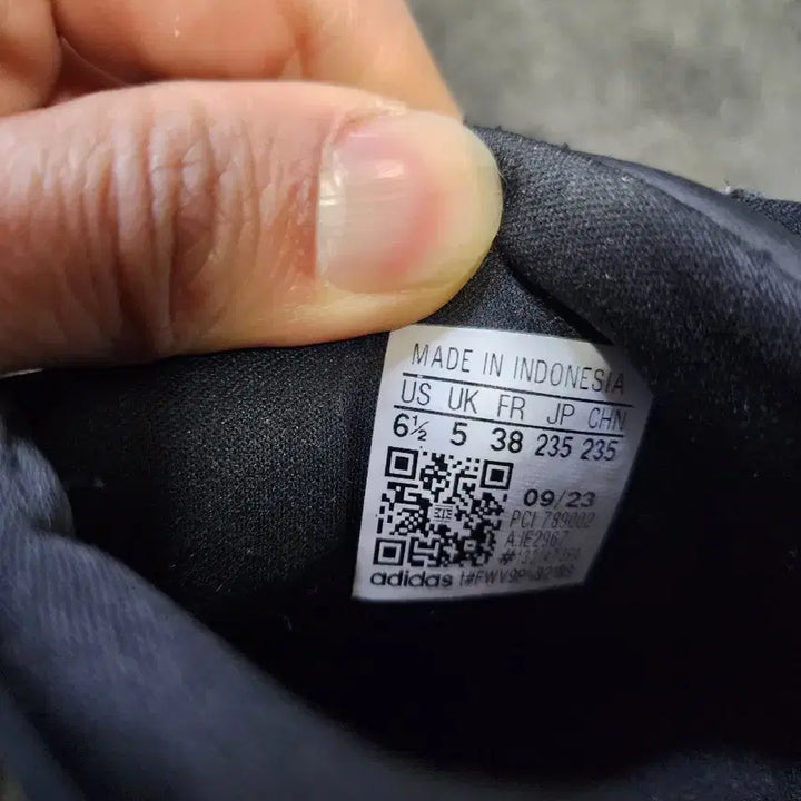 [BUNJANG] Adidas Superstar CF Core Black Sneakers / (W)아디다스 슈퍼스타 CF 코어 블랙 235사이즈