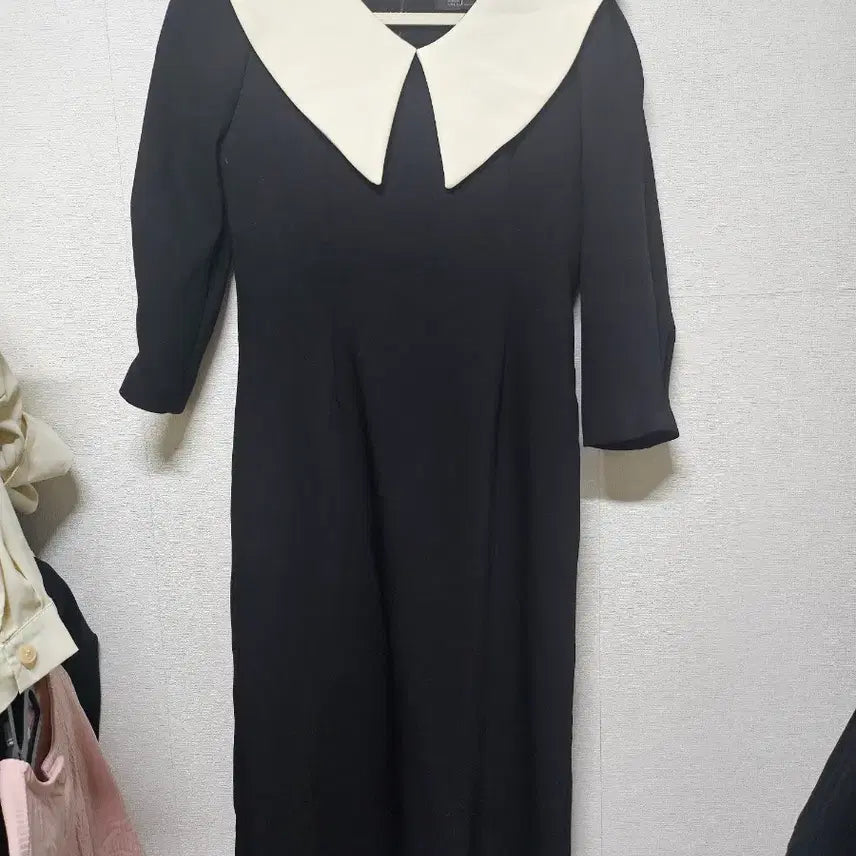 [SOLD OUT] 더블코코 블랙 카라넥 원피스