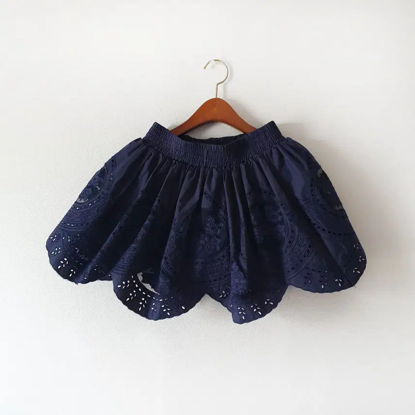 [SOLD OUT] 네이비 아일렛 펀칭 레이스 코튼 미니 스커트