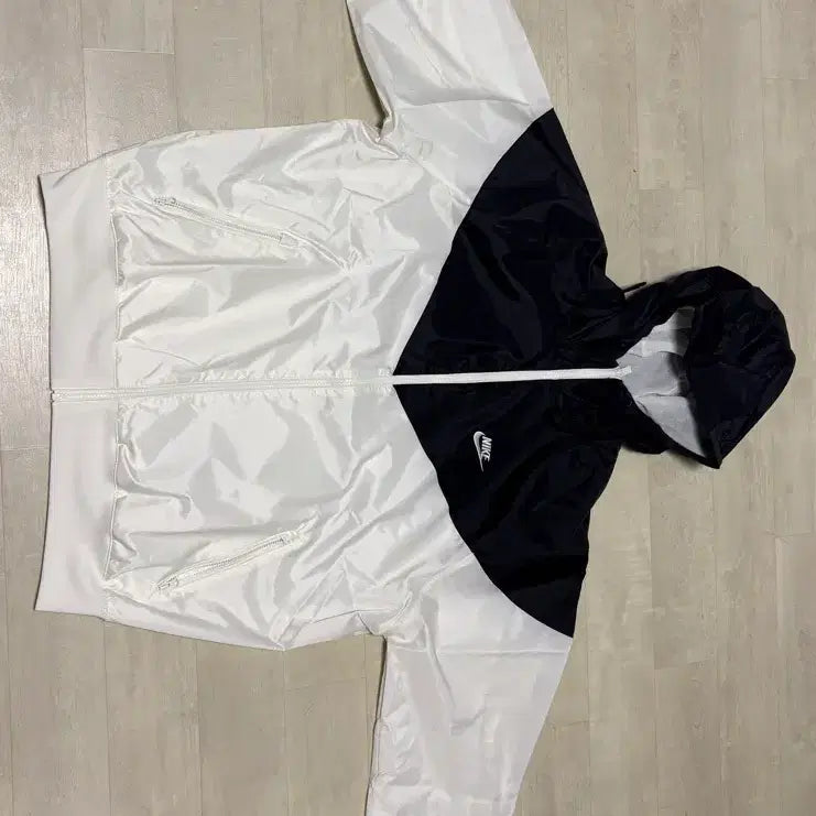 [SOLD OUT] 나이키 윈드러너 바람막이 세일 사이즈 L