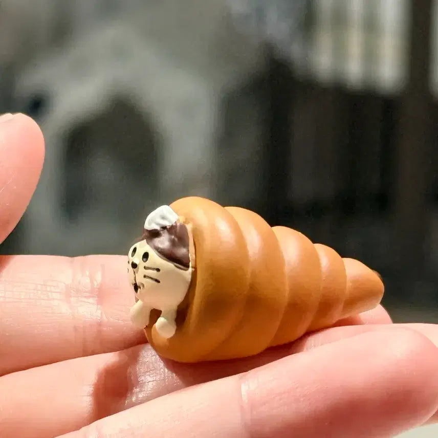 [BUNJANG] Croissant Cat Figurine / 고양이 크루아상 빵 피규어