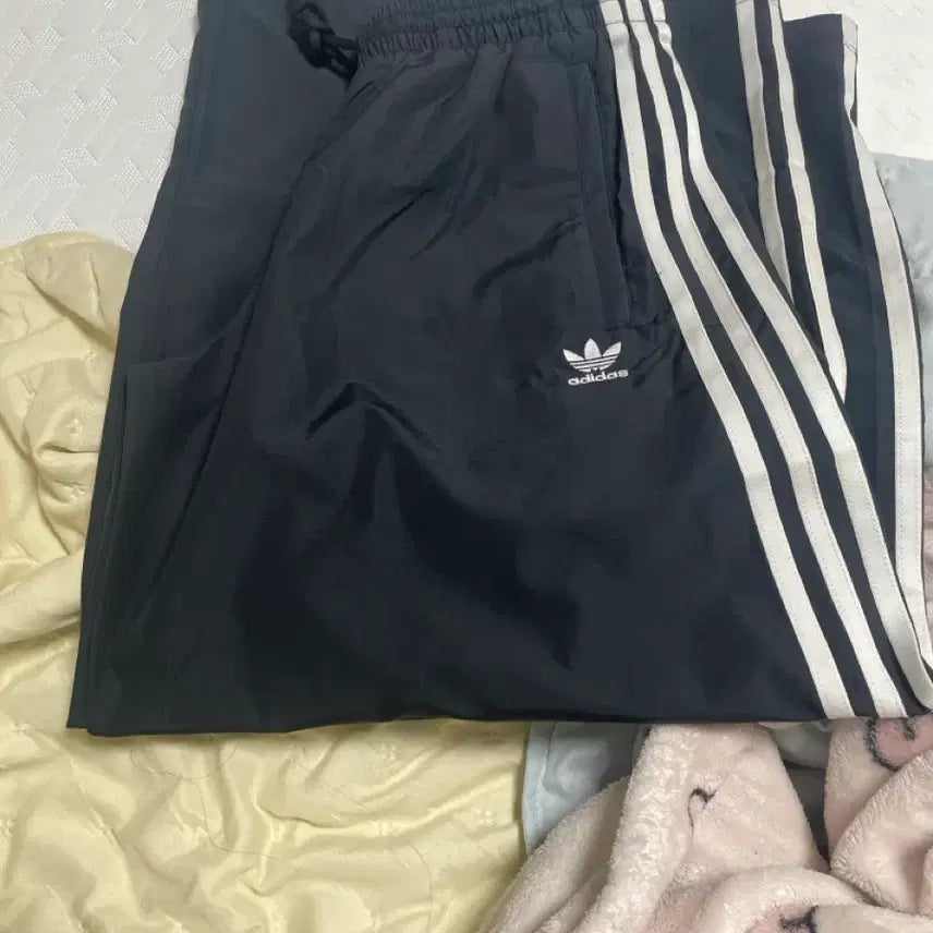 [BUNJANG] Adidas Adilenium Season 3 Oversized Track Pants / 아디다스 아딜레늄 시즌3 오버사이즈 트랙팬츠 팝니다