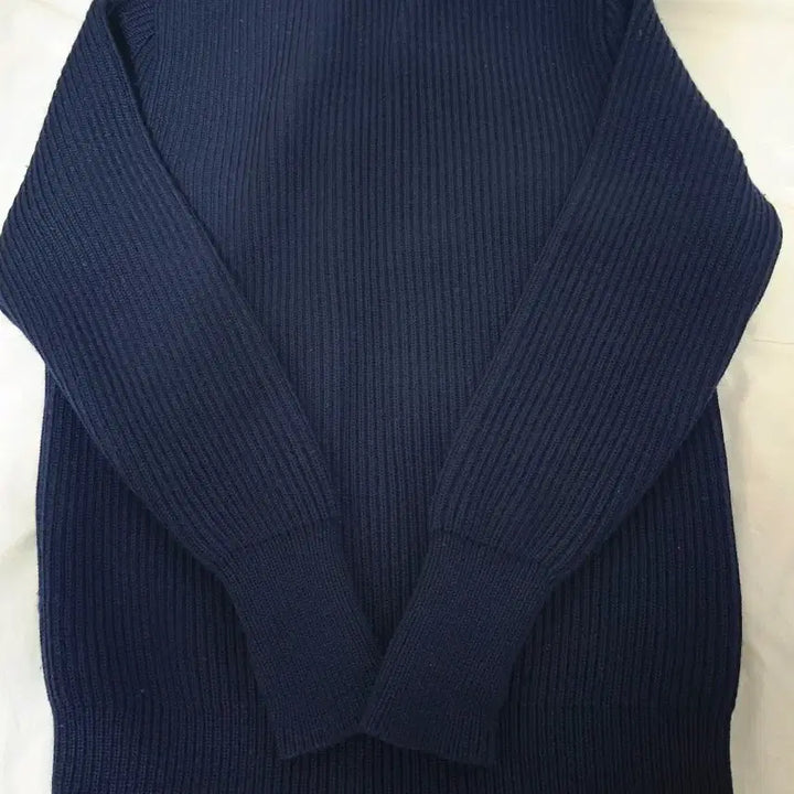 [BUNJANG] Anderssen Anderssen Crew Neck Knit Sweater / 안데르센 안데르센 크루넥 니트 팝니다. (네이비블루)