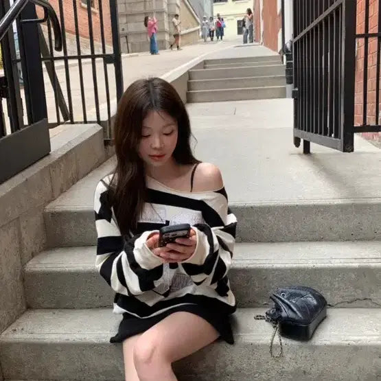 [BUNJANG] Bernie Stripe Sweatshirt and Knit Skirt Set / 베르니 스트라이프 맨투맨+니트스커트 세트