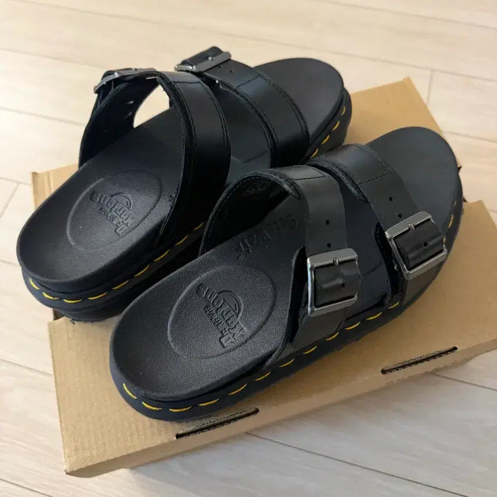 [BUNJANG] Dr. Martens Miles Sandals / 닥터마틴 마일즈 5사이즈