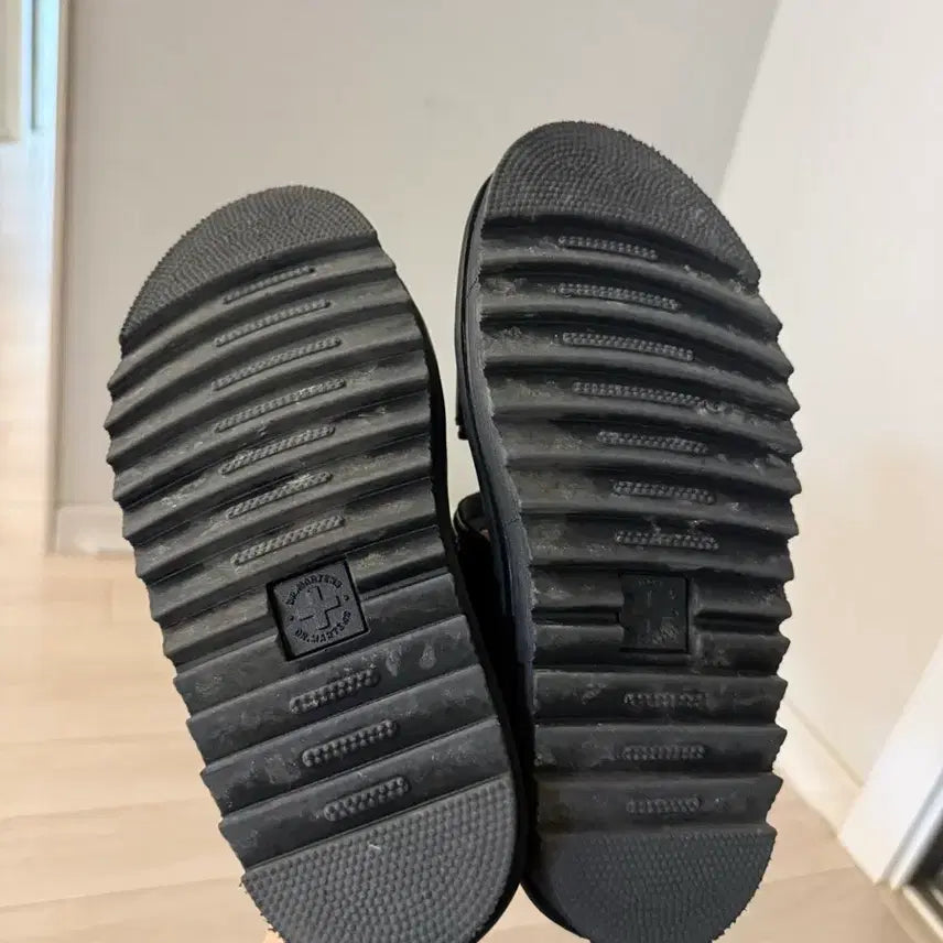 [BUNJANG] Dr. Martens Miles Sandals / 닥터마틴 마일즈 5사이즈