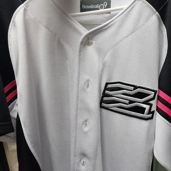 [BUNJANG] NCT Dream/NCT 127 Mark 2021 Universe Baseball Uniform + Signed Ball / 엔시티드림 엔시티127 마크 2021 유니버스 야구 유니폼+싸인볼