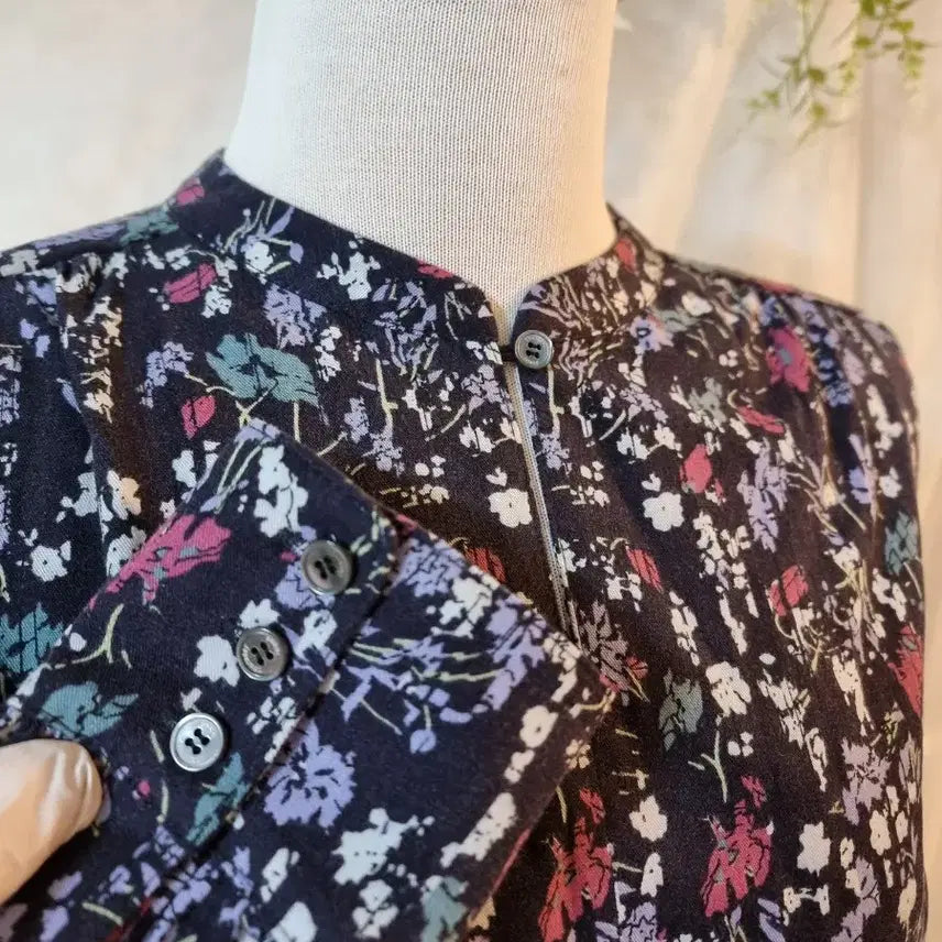 [BUNJANG] Thursday Island Brushed Cotton Blend Blouse with Pintuck Detail / 새옷 S 앞턱 장식 루즈핏 기모 블라우스 써스데이아일랜드