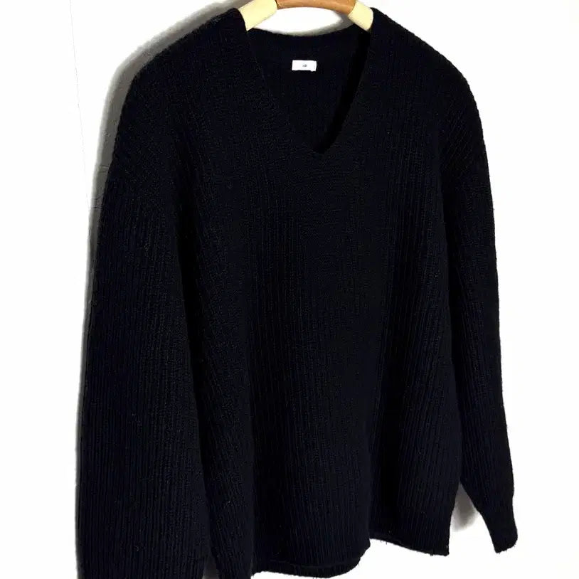 [BUNJANG] August V-Neck Knit Sweater / 어그스트 니트