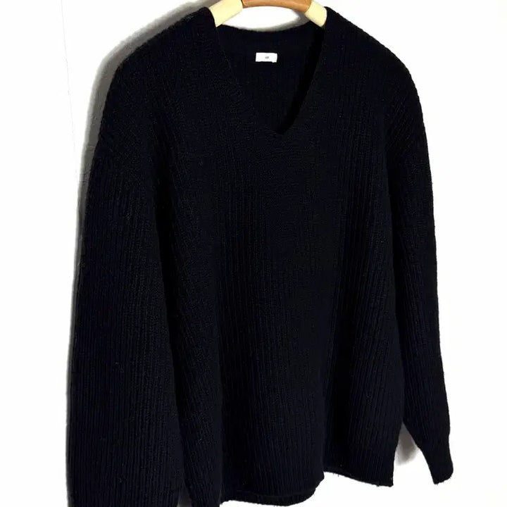 [BUNJANG] August V-Neck Knit Sweater / 어그스트 니트