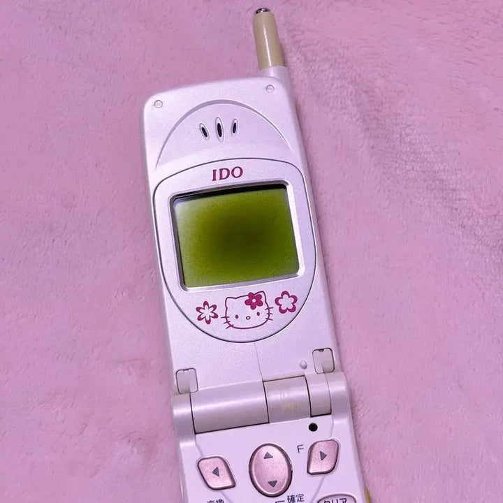 [BUNJANG] Kitty Kitty Phone Mockup Phone Folder Phone Kitty Strap / 고전 키티 키티폰 목업폰 갈라폰 폴더폰 키티스트랩 킽스 클리커