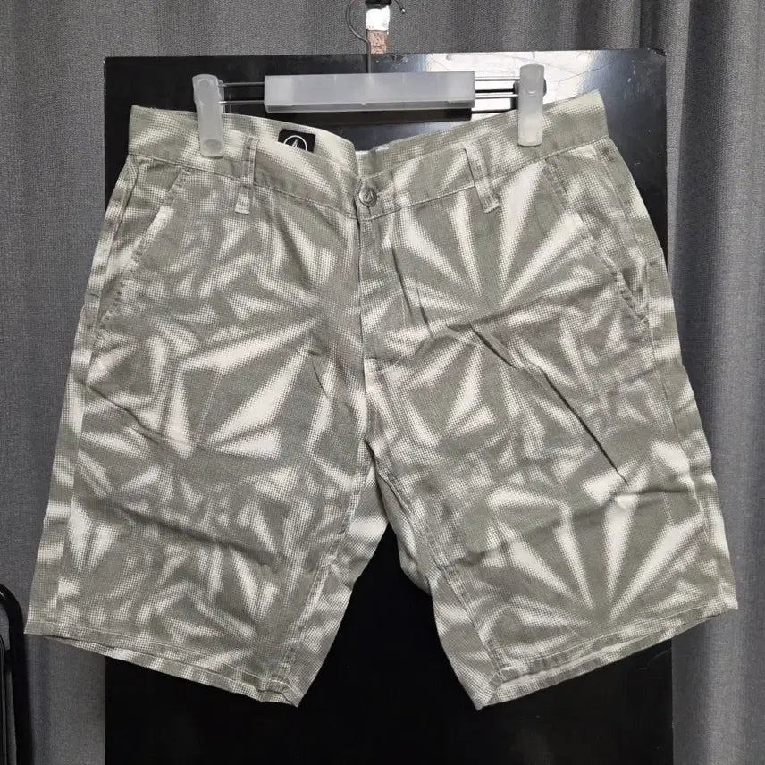 [BUNJANG] Volcom Pattern Half Pants Size 33-34 / Volcom 패턴 하프 팬츠 33-34