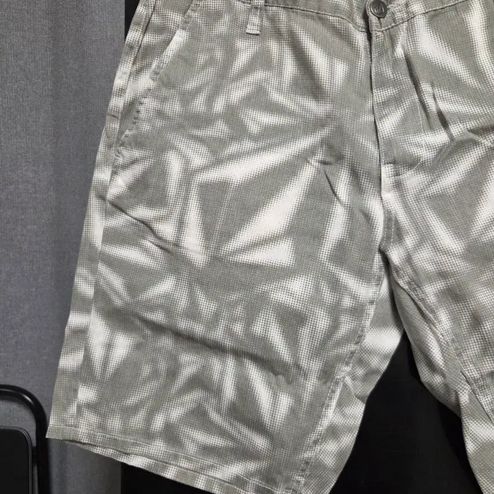 [BUNJANG] Volcom Pattern Half Pants Size 33-34 / Volcom 패턴 하프 팬츠 33-34