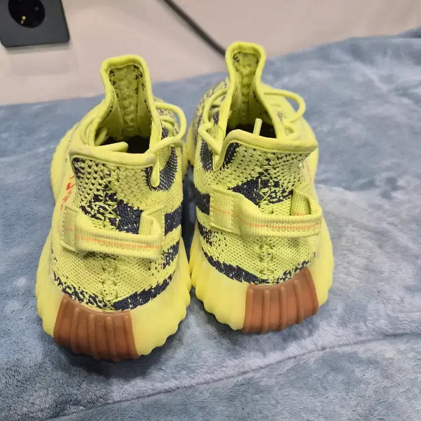[SOLD OUT] 아디다스 이지부스트 350 V2 예브라 판매합니다