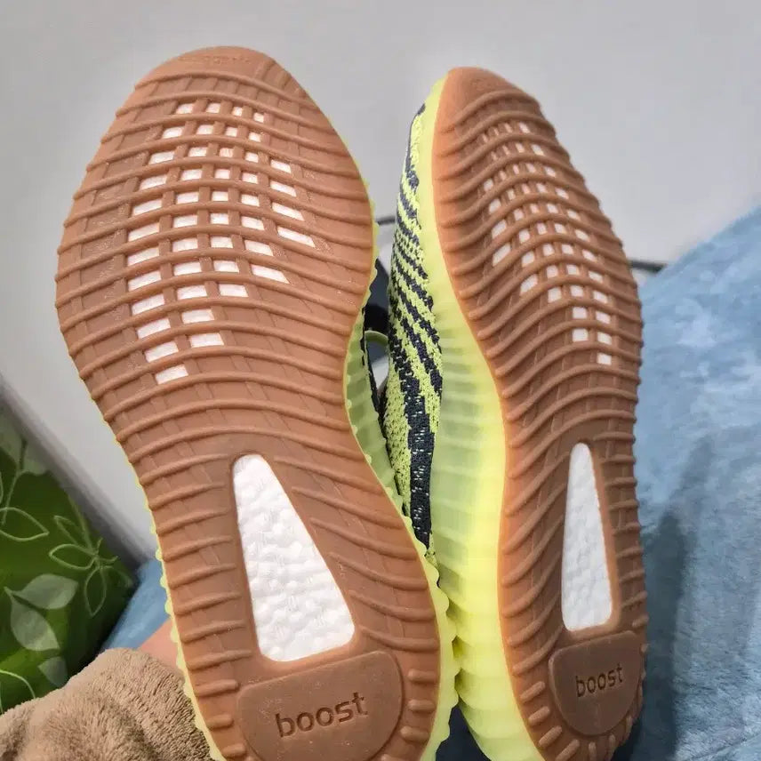 [SOLD OUT] 아디다스 이지부스트 350 V2 예브라 판매합니다