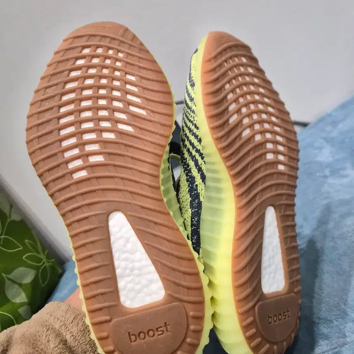 [SOLD OUT] 아디다스 이지부스트 350 V2 예브라 판매합니다
