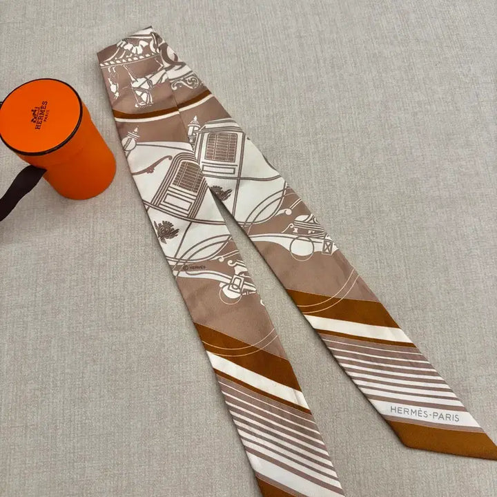 [BUNJANG] Hermes Ex-Libris Twilly Scarf for Bags / 에르메스 엑스리브리 트윌리(골드 가방용 인기템)
