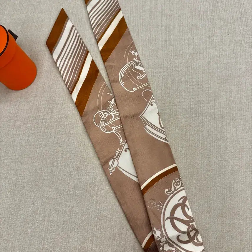 [BUNJANG] Hermes Ex-Libris Twilly Scarf for Bags / 에르메스 엑스리브리 트윌리(골드 가방용 인기템)