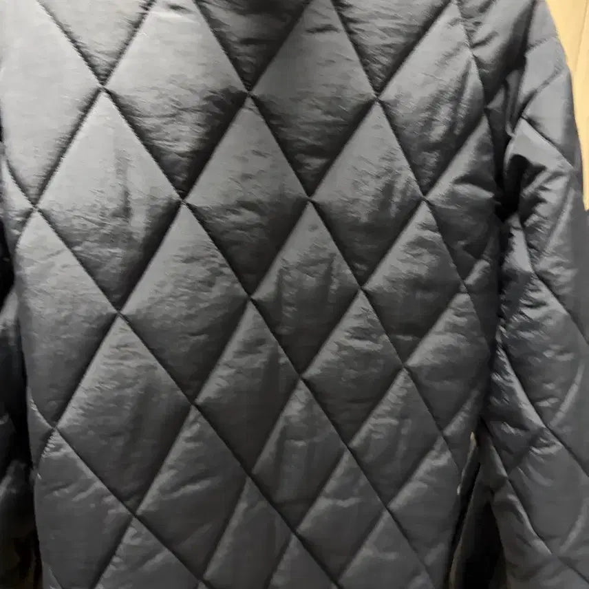 [BUNJANG] Black Quilted Padded Jacket / 누빔 안감 털 블랙 패딩