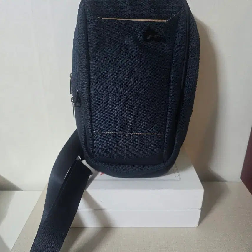 [BUNJANG] Nepa Sling Bag Navy / 네파 슬링백입니다- 색상은 네이비