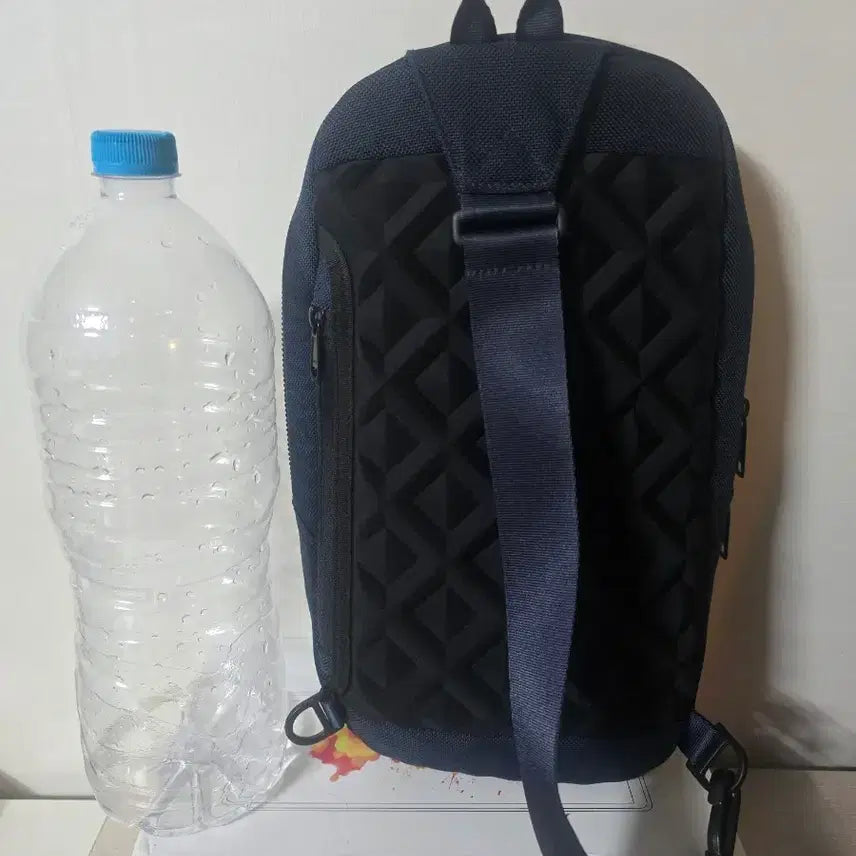 [BUNJANG] Nepa Sling Bag Navy / 네파 슬링백입니다- 색상은 네이비