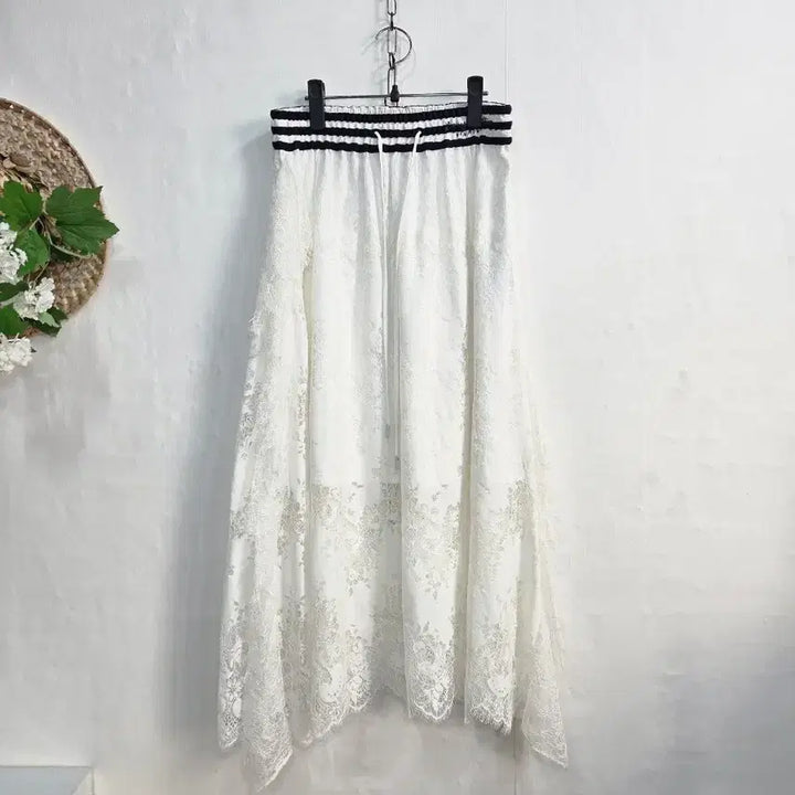 [BUNJANG] Lucky Chouette White Lace Skirt / 럭키슈에뜨 화이트 레이스 스커트 28