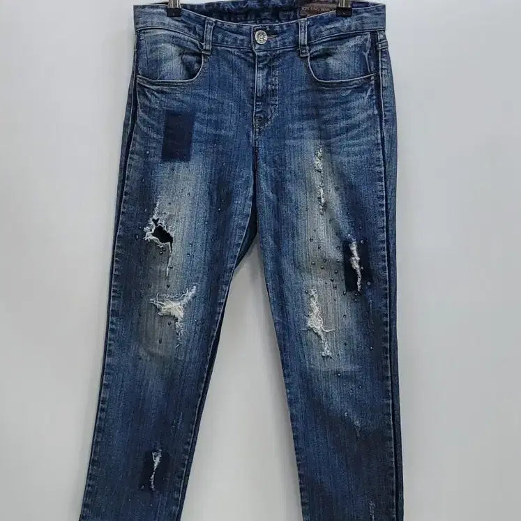 [BUNJANG] SON JUNG WAN Embellished Denim Jeans / SON JUNG WAN 손정완 큐빅장식 데미지 청바지 / 여 66