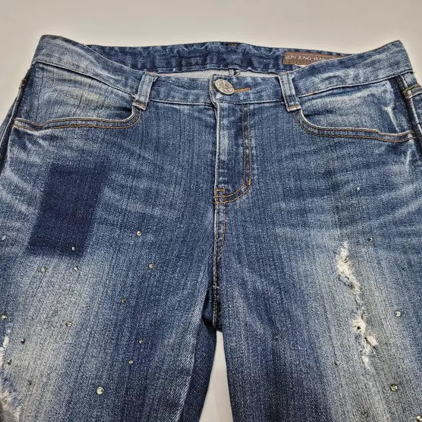 [BUNJANG] SON JUNG WAN Embellished Denim Jeans / SON JUNG WAN 손정완 큐빅장식 데미지 청바지 / 여 66