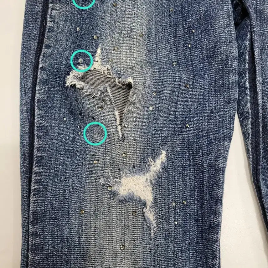 [BUNJANG] SON JUNG WAN Embellished Denim Jeans / SON JUNG WAN 손정완 큐빅장식 데미지 청바지 / 여 66