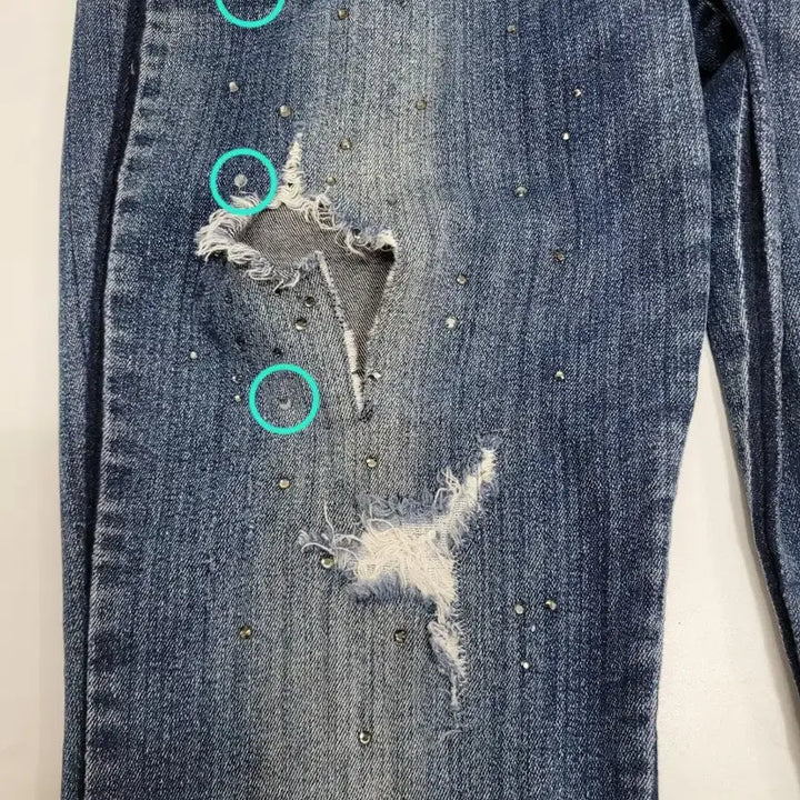 [BUNJANG] SON JUNG WAN Embellished Denim Jeans / SON JUNG WAN 손정완 큐빅장식 데미지 청바지 / 여 66