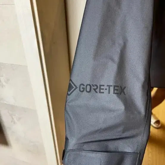 [BUNJANG] Kolon Sport Gore-Tex Hooded Jacket / (코오롱스포츠) 고어텍스 후드 자켓
