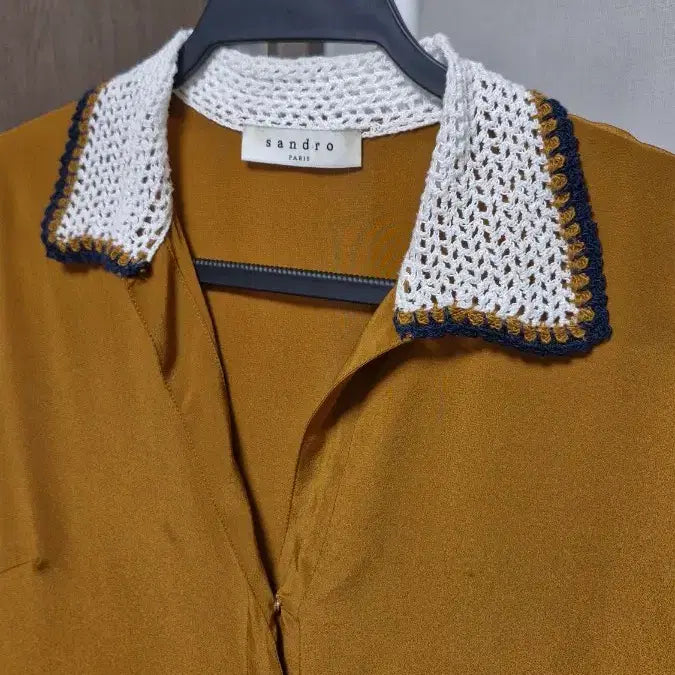 [BUNJANG] Sandro Lace Collar Silk Blouse Size 3 / 산드로(3사이즈)레이스카라 황금색실크100블라우스