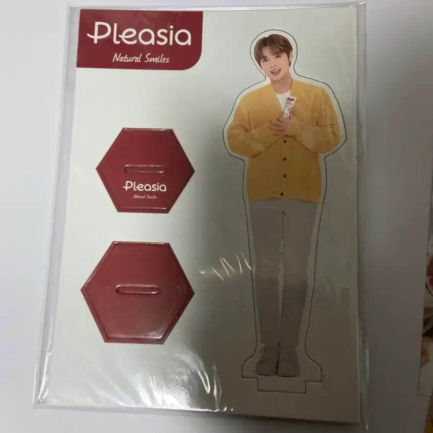 [BUNJANG] Park Jihoon Pleasia Standee &amp; Postcard Bundle Set / 박지훈 플레시아 등신대 엽서2장 일괄