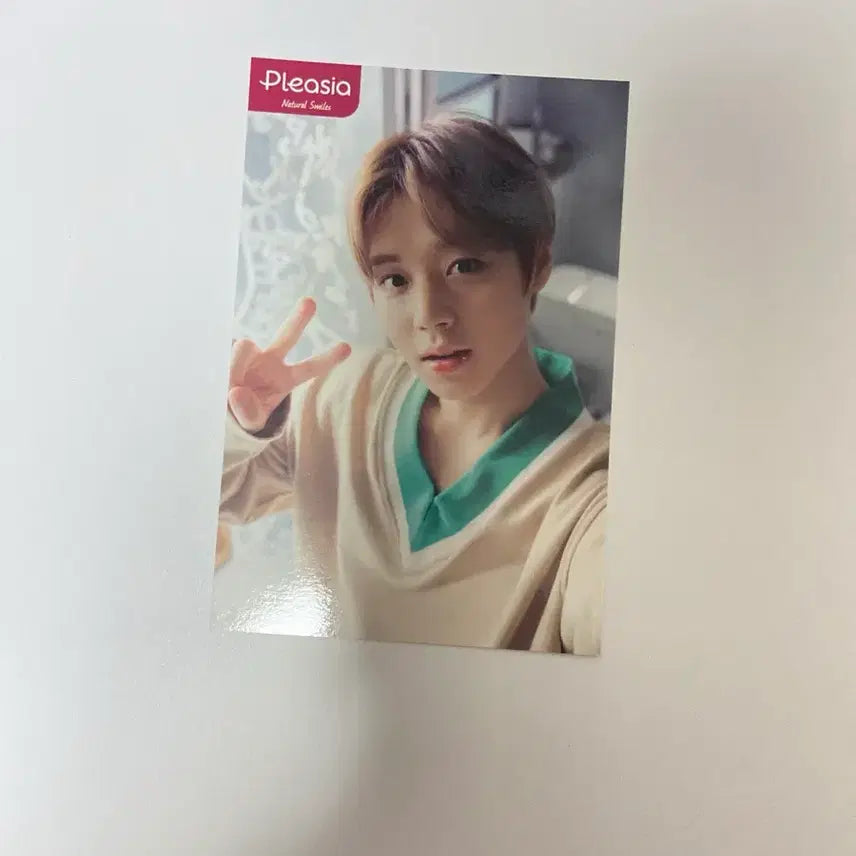 [BUNJANG] Park Jihoon Pleasia Standee &amp; Postcard Bundle Set / 박지훈 플레시아 등신대 엽서2장 일괄