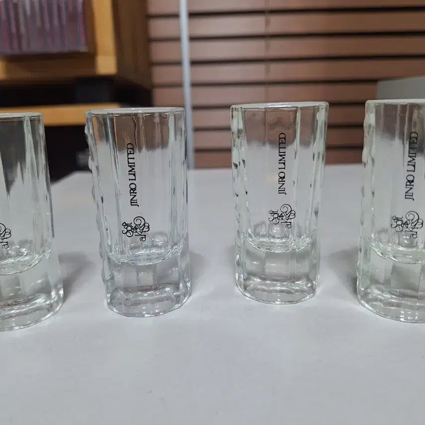 [BUNJANG] Jinro Limited Edition Soju Glass Set (4 pcs) / 진로 리미티드 소주잔 4개