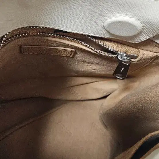 [BUNJANG] Lovecat Ivory Shoulder Bag with Brown Strap / 러브캣 아이보리색 가방 + 브라운 스트랩