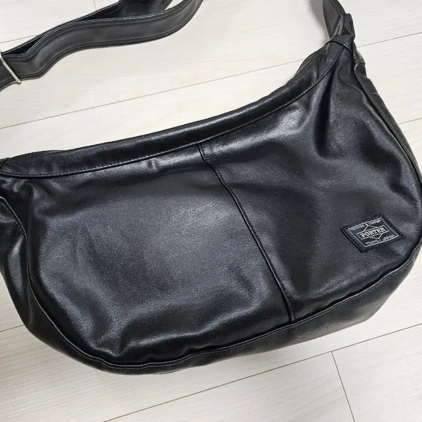 [SOLD OUT] 요시다포터 프리스타일 숄더백 블랙 스몰 반달백 porter