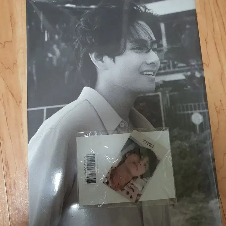 [BUNJANG] BTS V Kim Taehyung TYPE1 Photobook Sealed / 뷔 V 김태형 TYPE1 포토북 미개봉 (사진+포카 특전 포함)
