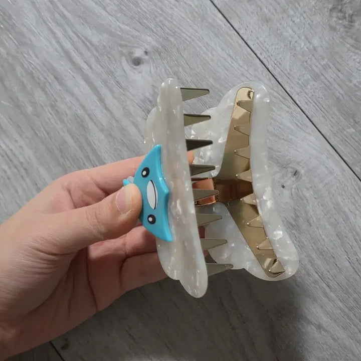 [BUNJANG] Pokemon Center Original Ribombee Hair Clip / (급전)포케센 파비코리 헤어클립