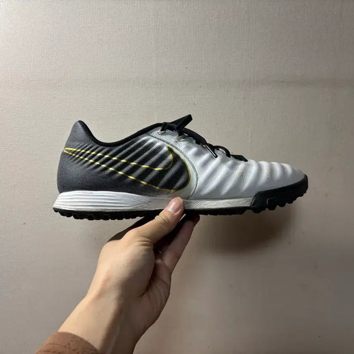 [SOLD OUT] [270] 나이키 티엠포 레전드7 아카데미 TF 풋살화