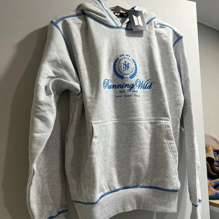 [BUNJANG] BTS Jin Happy Pop-Up Hoodie (S Size) / BTS JIN 해피 팝업 후디 s 사이즈