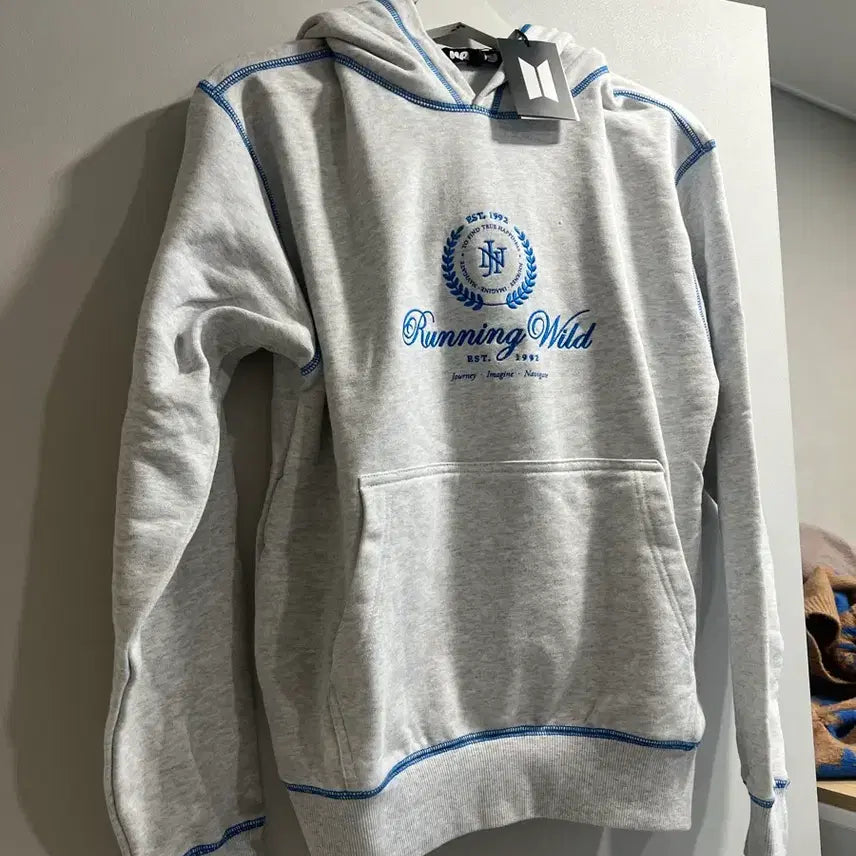 [BUNJANG] BTS Jin Happy Pop-Up Hoodie (S Size) / BTS JIN 해피 팝업 후디 s 사이즈